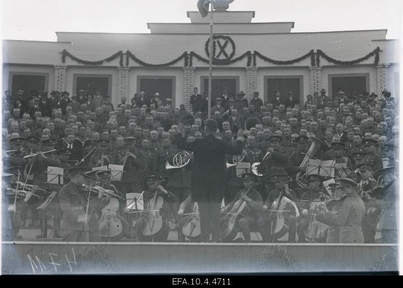 Men's choirs are held at the 9th general song party at the orchestra.