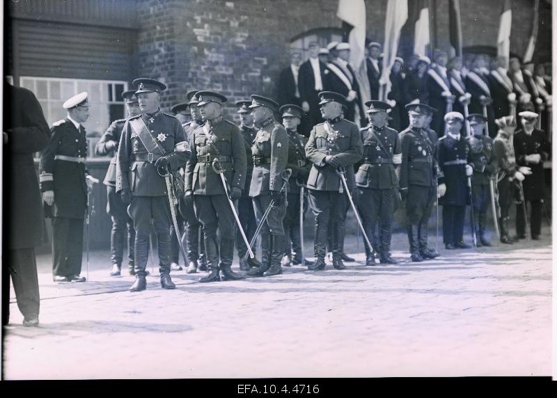 The representatives of the Defence League and student organizations came to the greet of the King of Sweden Gustav V.