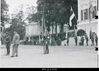 Guard of the defence allies in front of the castle of Kadrioru in the event of the arrival of the Swedish King Gustav V.  similar photo