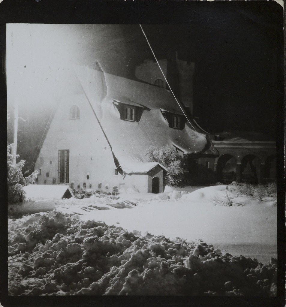 View of Akseli Gallen-Kallela's atelier, Tarvaspää, from the south-west. The building's south-facing roof is illuminated by a streetlamp in the garden