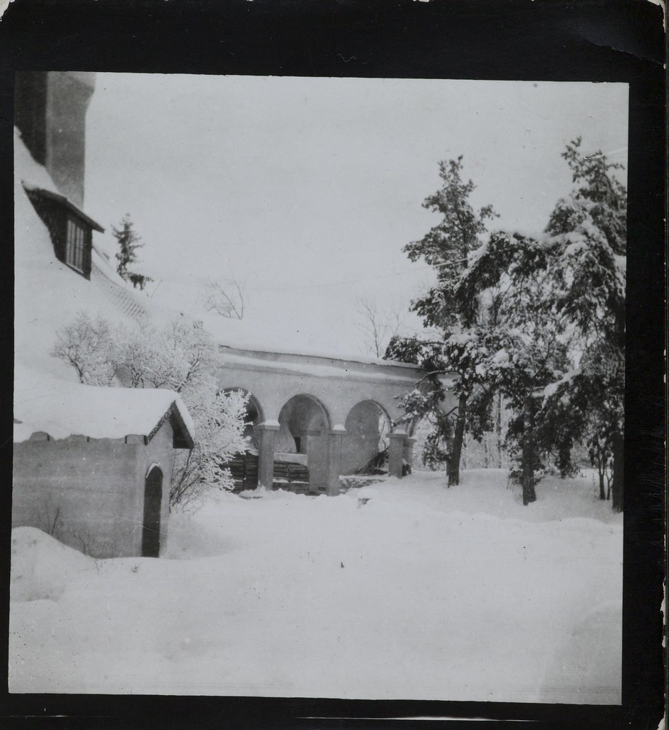 South-west view of Tarvaspää during the winter, featuring the building's west-facing roof and archway