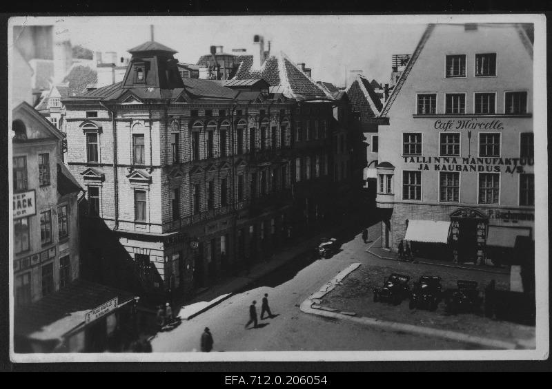 View of the Raekoja Square.