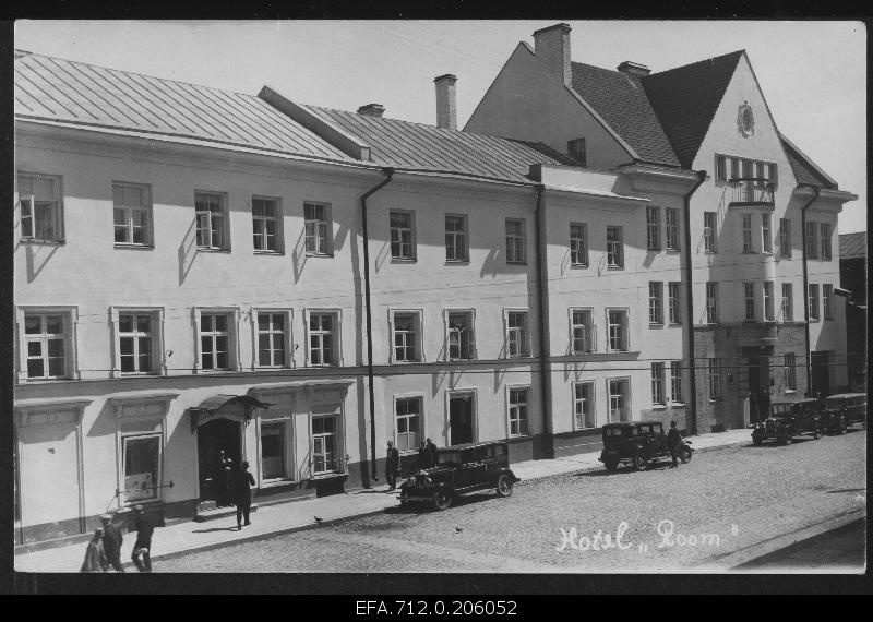 View of the hotel on the Room Narva highway.