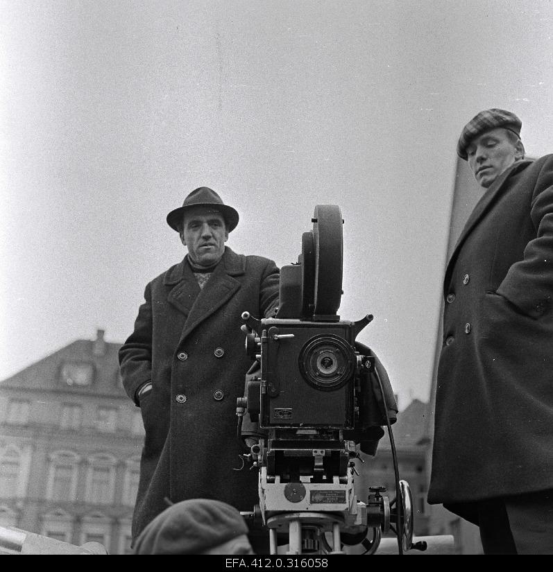 Filming "Mäeküla milkman" at Raekoja Square. Jüri Järvet - Mountain Village milkman Tõnu Prillupina