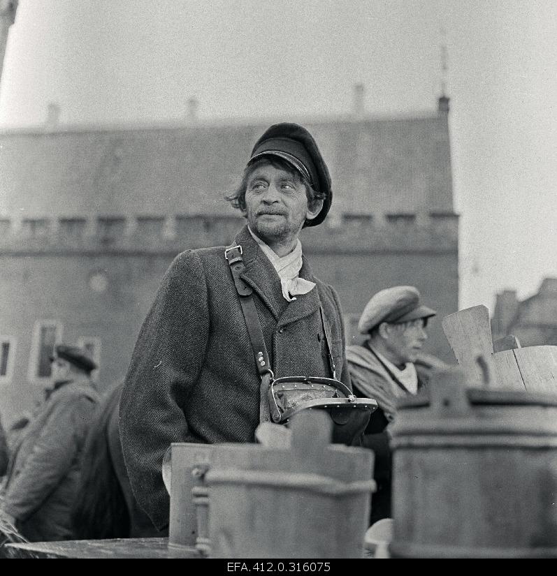 Filming "Mäeküla milkman" at Raekoja Square. Jüri Järvet - Mountain Village milkman Tõnu Prillupina