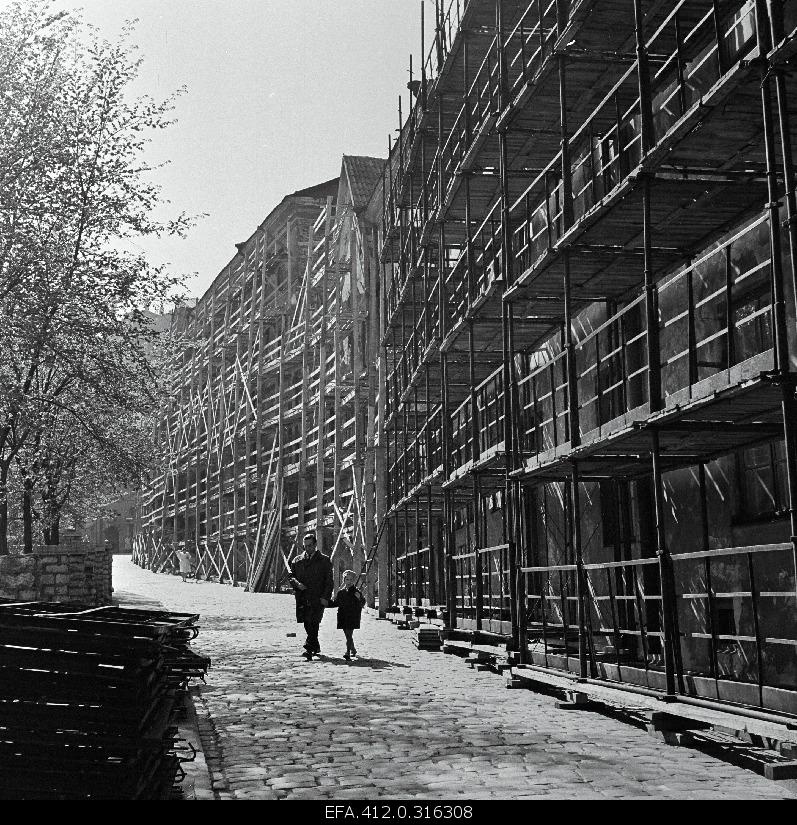 Old-Tooma Street in order (preparation for the 25th anniversary of the Republic).