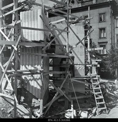 Ed. Construction of the Vilde monument at the corner of Harju and Niguliste tn.  similar photo