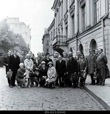Participants from the seminar of the leaders of the Republican peaotassuring.  similar photo