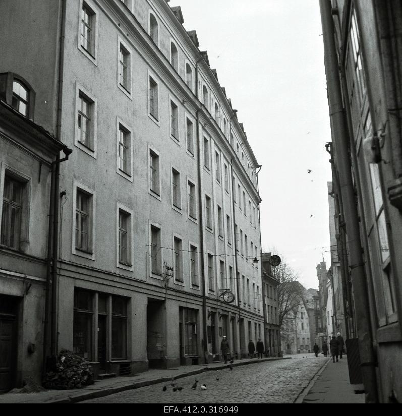 Places related to the poetry Marie Under in Tallinn. Long 36, Long 34.