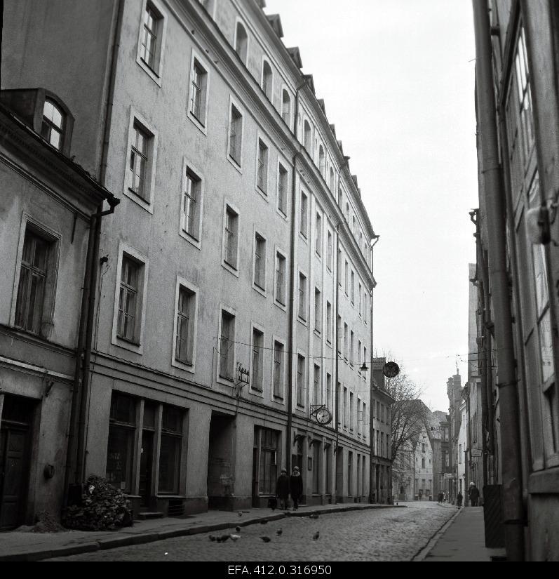 Places related to the poetry Marie Under in Tallinn. Long 36, Long 34.