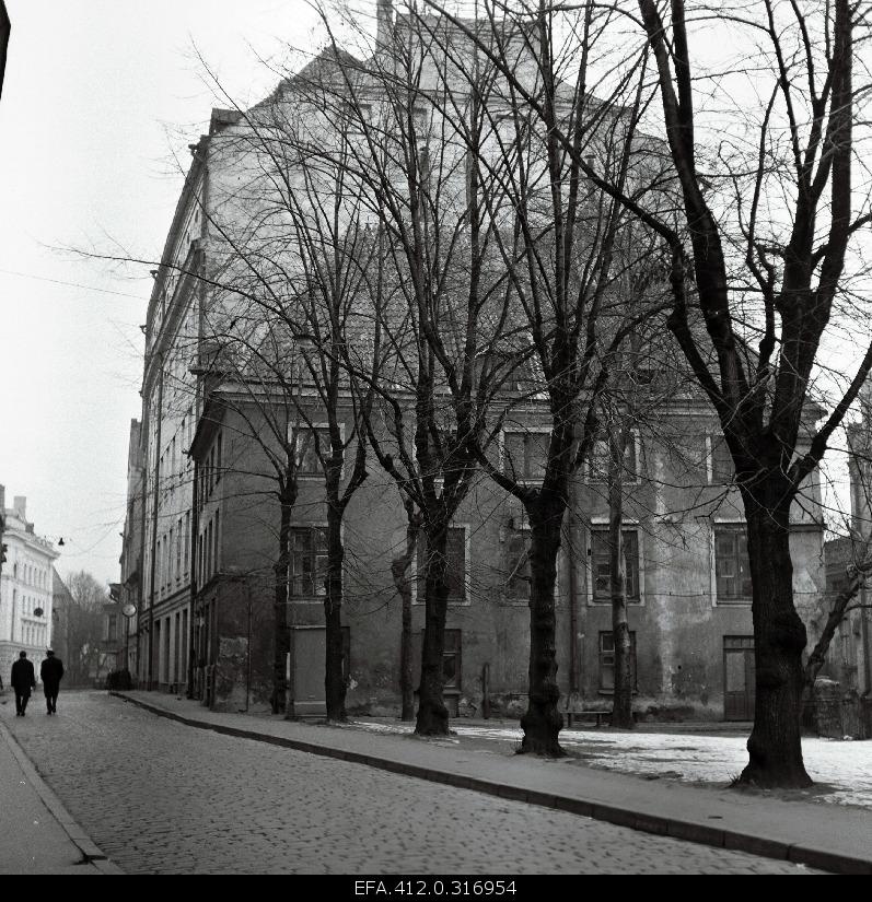 Places related to the poetry Marie Under in Tallinn. Long 36, Long 34.