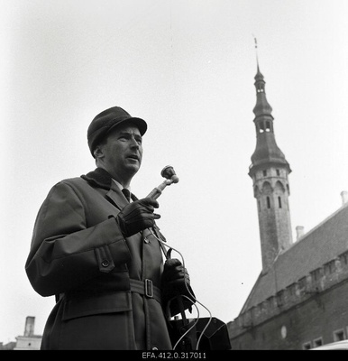 Radio porter Ivar Trikkel.  similar photo