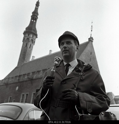 Radio porter Ivar Trikkel.  similar photo