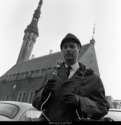 Radio porter Ivar Trikkel.  similar photo