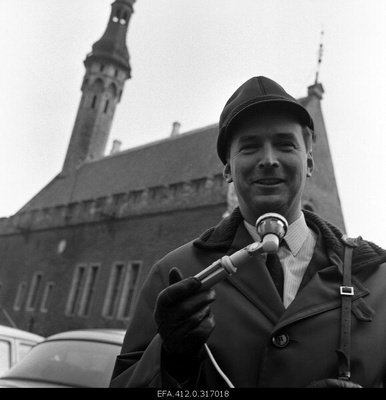Radio porter Ivar Trikkel.  similar photo