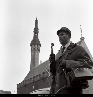 Radio porter Ivar Trikkel.  similar photo