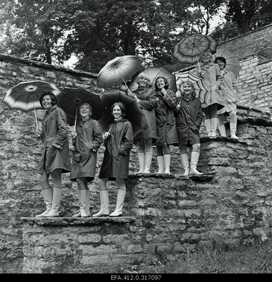 Girls' ensemble "Elektra" with rain shelters.  similar photo