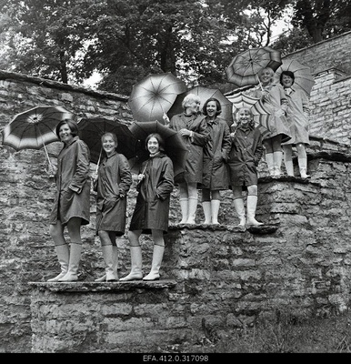 Girls' ensemble "Elektra" with rain shelters.  similar photo
