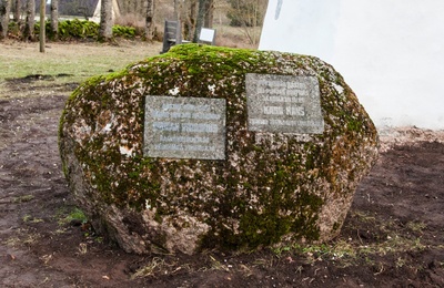 Memorial stone for the public lighter Adrian Virginius and the first Estonian poet Käsu Hansu in Puhja Church rephoto