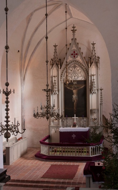 Clean church, altar rephoto