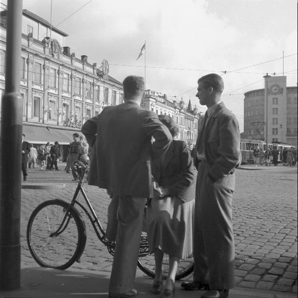 - photographers - - Gustav Adolfs torg, gatuliv - Stockholm - Photo: Gunnar Lundh / Malmö Museer