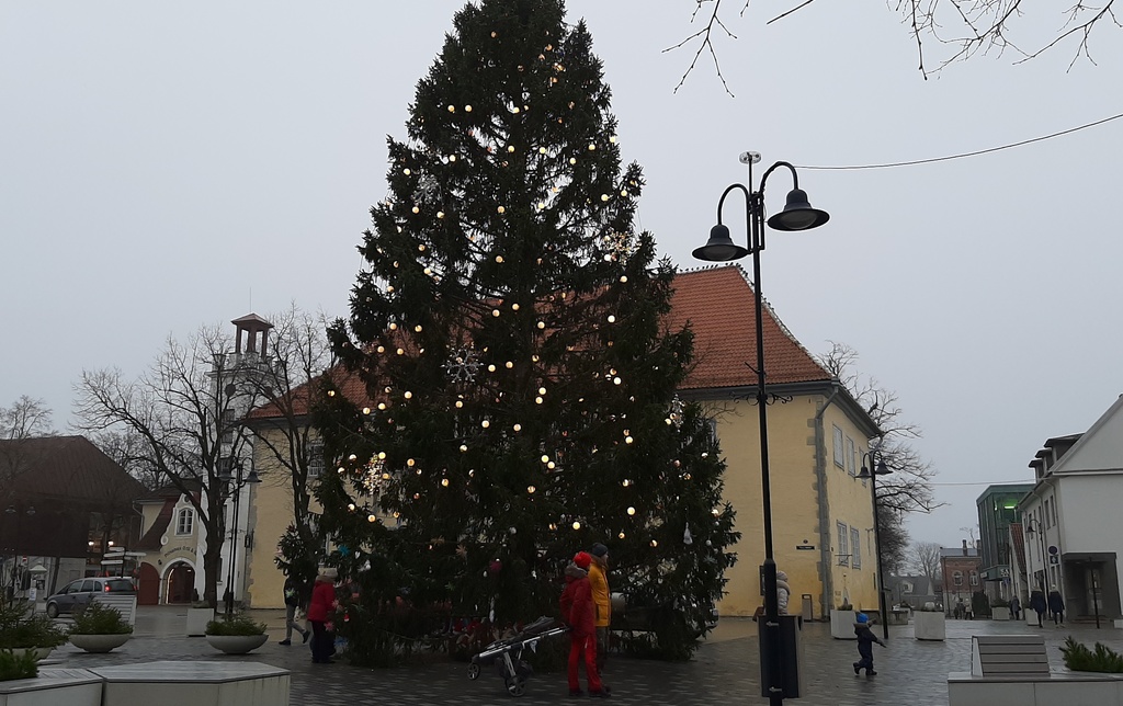 Estonia : Kuresaar : Raekoda rephoto