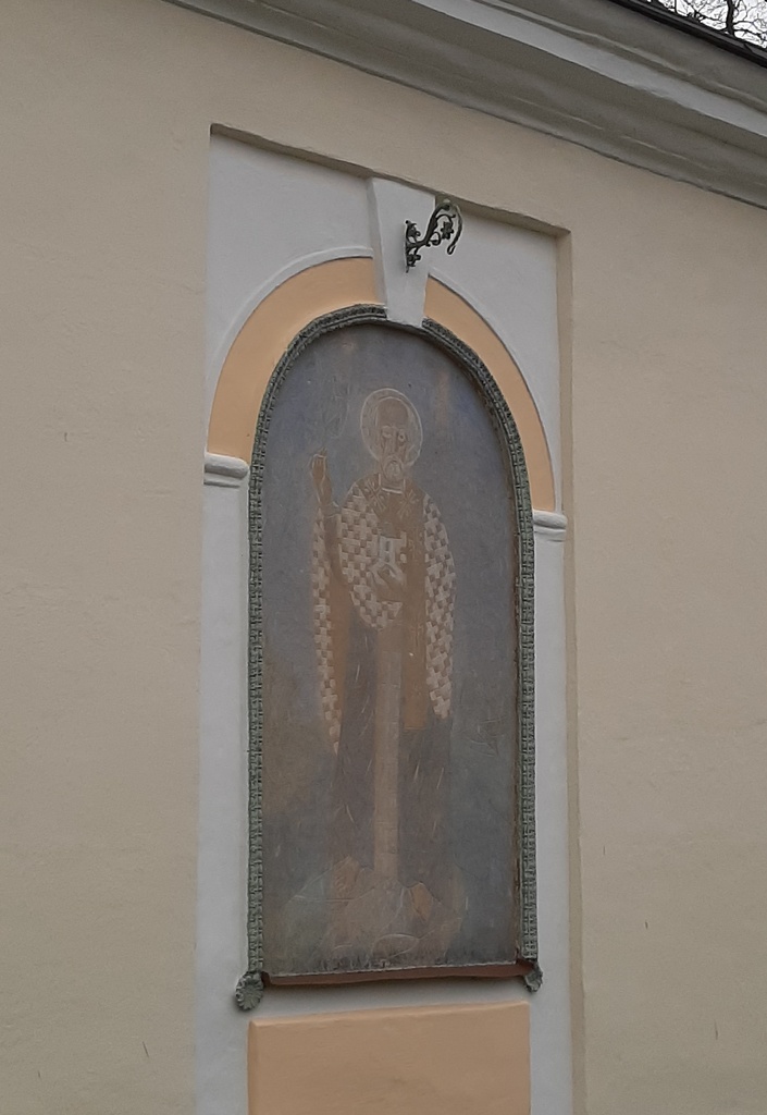 Maaling Kuressaare Püha Nikolai kiriku välisseinal rephoto