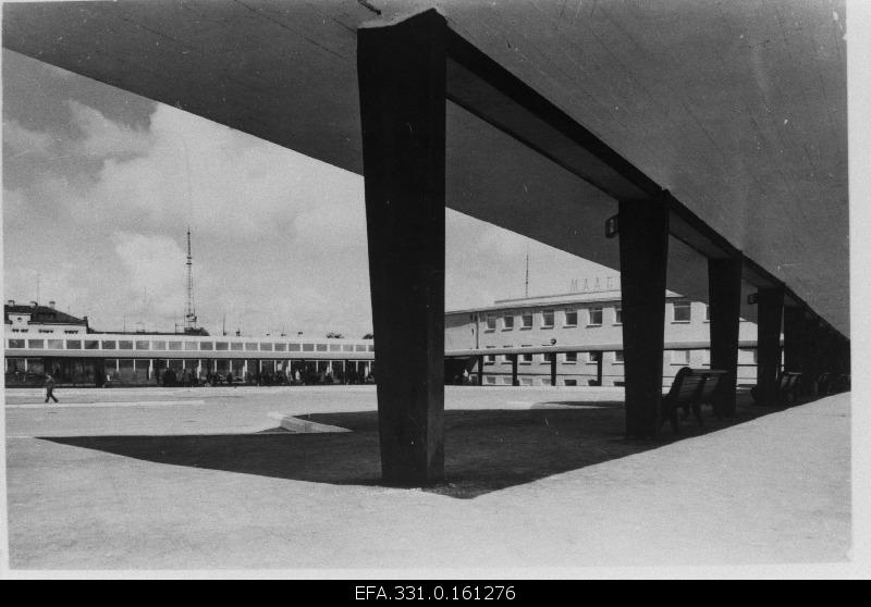 Car bus station for painting lines.