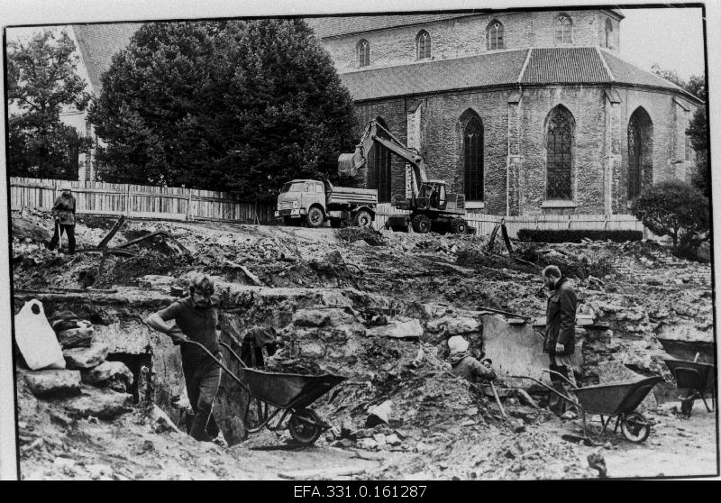 Archaeological excavations on Harju Street.