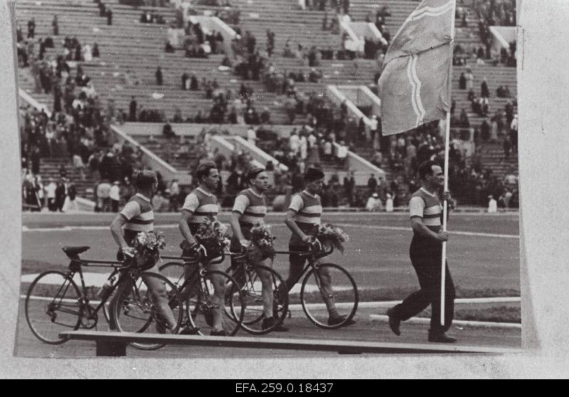 Multi-day travel team of Estonian Soviet bicyclists on the spartachia of Soviet nations.