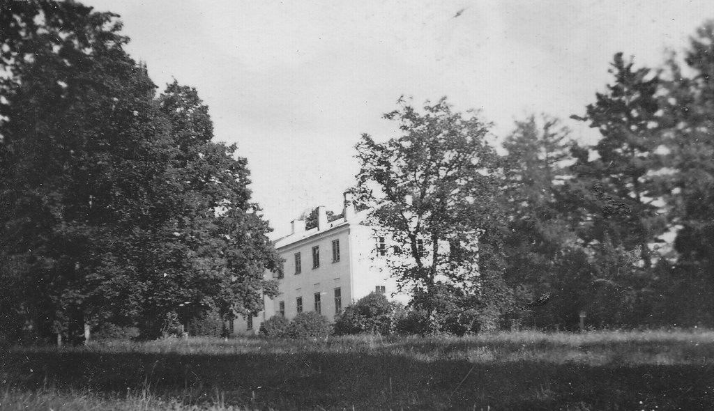 Polli Manor