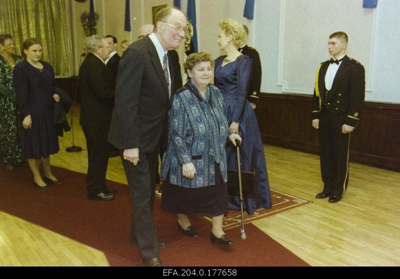 Writer Jaan Kross and his wife Ellen Niidu on the anniversary of the Republic of Estonia at the reception of President Lennart Meri at the Estonian Theatre, behind Helle Meri.