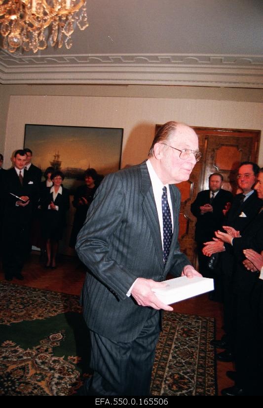 On the occasion of the 78th anniversary of the Republic of Estonia, the award-winning writer Jaan Kross in Kadrioru Castle.