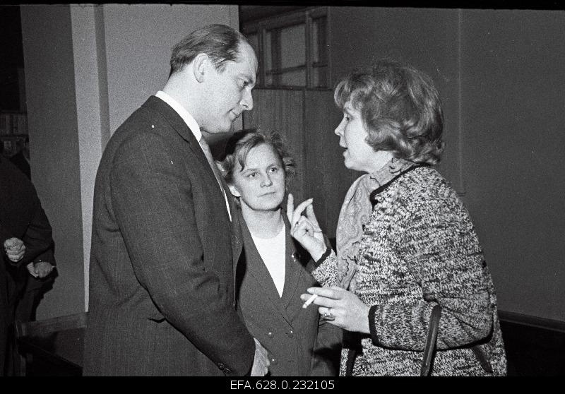 Congress of Estonian Soviet Writers. Writers Jaan Kross (left), Ellen Niit (2.) Conversation.