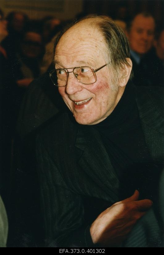 Jaan Kross, Chairman of the jury of the competition "Sajandi sada elulugu" organized by the Estonian Literature Museum and Association.
