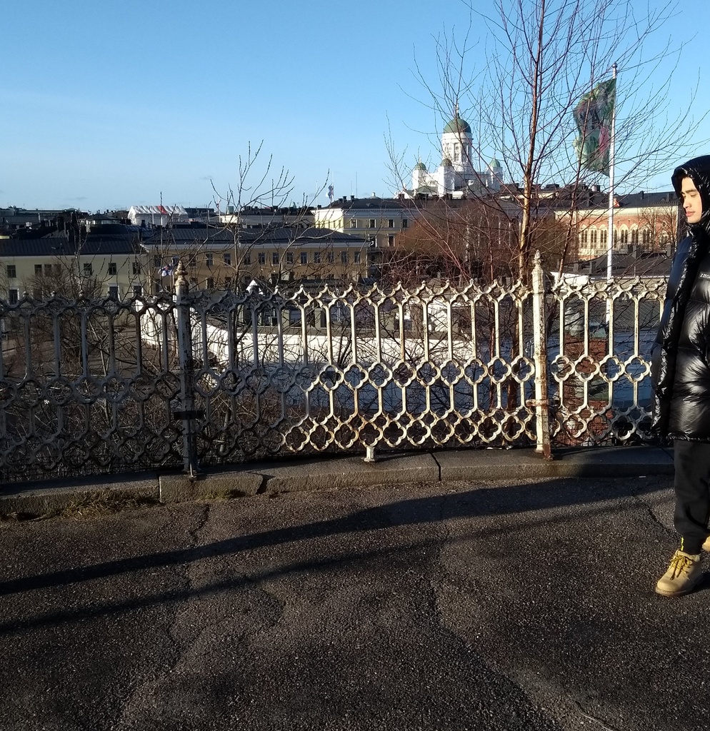 Näkymä Katajanokalta Uspenskln katedraalin terassilta Kruununhakaan kohti Valtioneuvostonlinnaa, Ritarihuonetta ja Tuomiokirkkoa. rephoto