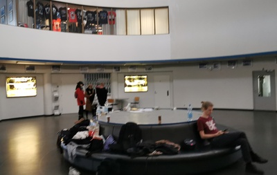 Malmin lentokentän hallintorakennuksen aula 1940-luvun lopussa rephoto