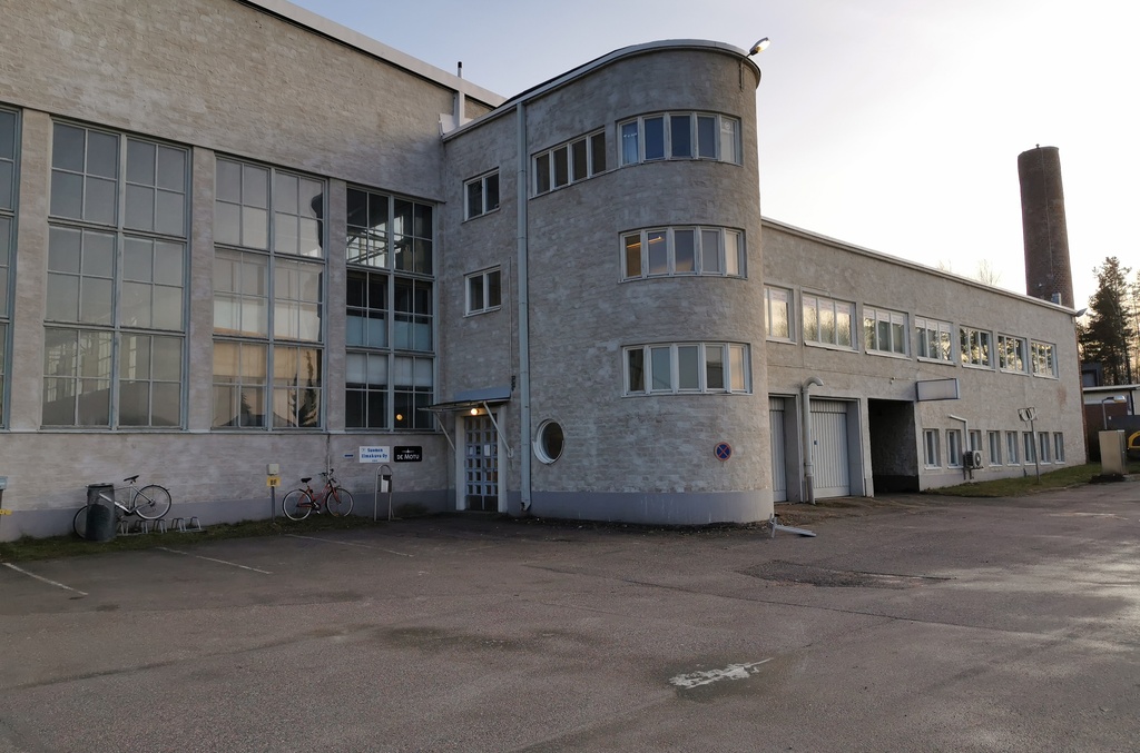 Helsinki-Malmin lentoasema. Vuonna 1937 valmistunut hangaari, eli lentokonehalli. Kuvassa Antero Pernajan 1940-luvulla suunnittelema laajennus. rephoto