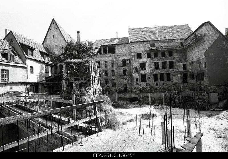Construction works of the Youth Theatre building on Laial Street.