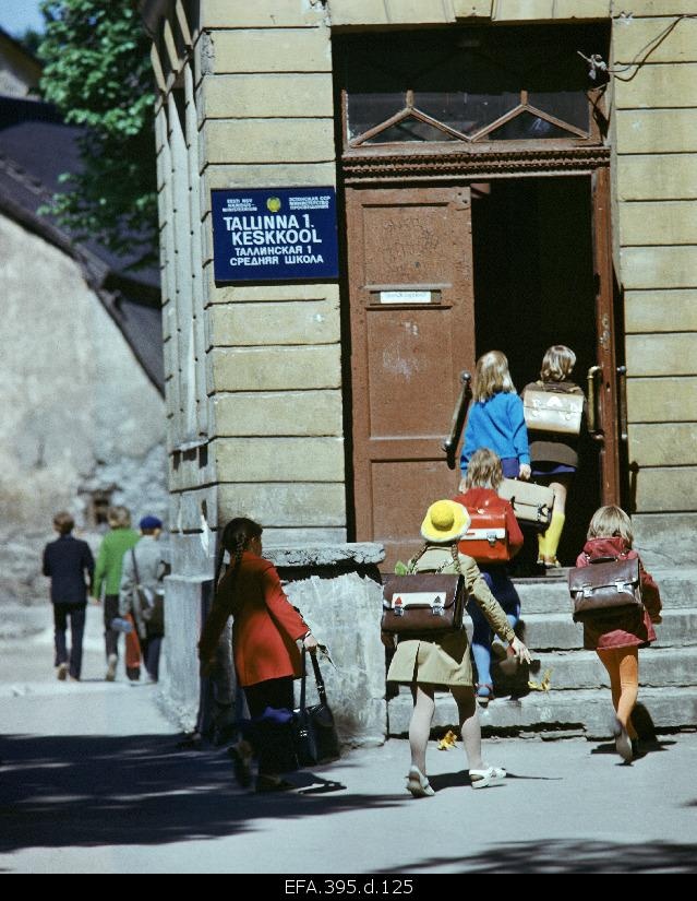 Tallinn 1. Students of secondary school entering the school house on 1 September.