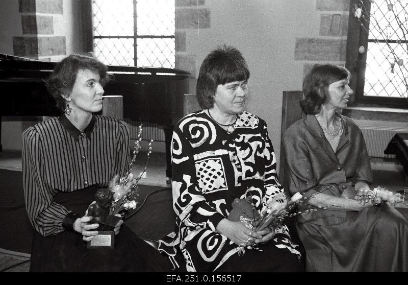 Best illustrators of children's books - Owners of the Nukitsman Prize in Tallinn Raekoja. Left: Ulvi Kuusk, Ülle Master and Ebe Tramberg.
