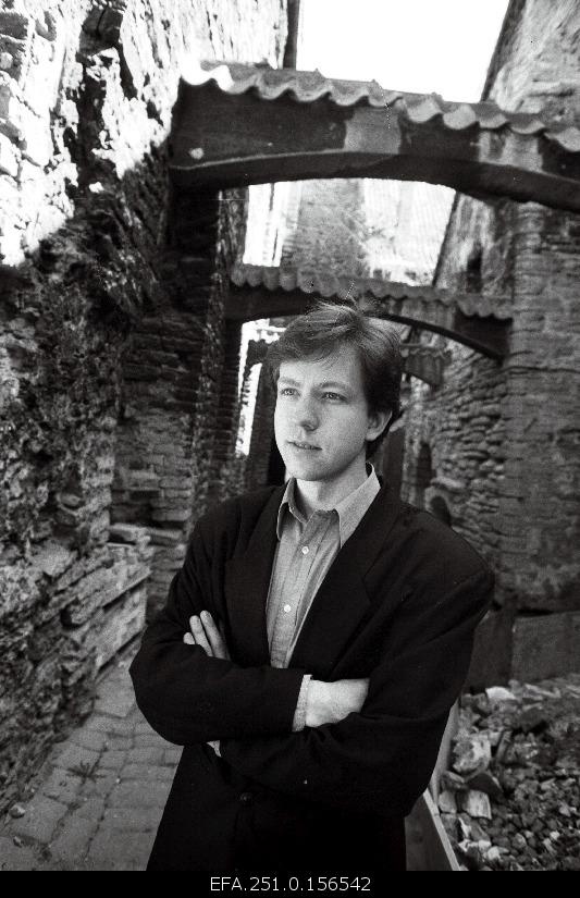 Estonian pianist Indrek Laul studied under the hands of Peter Serkin and Martin Canin at the University of Juilliandi in New York.