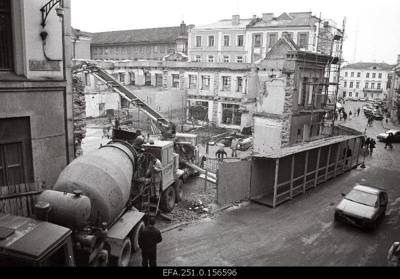 Building the MC Donalds restaurant in place of the former restaurant “Europe” on Viru Street.