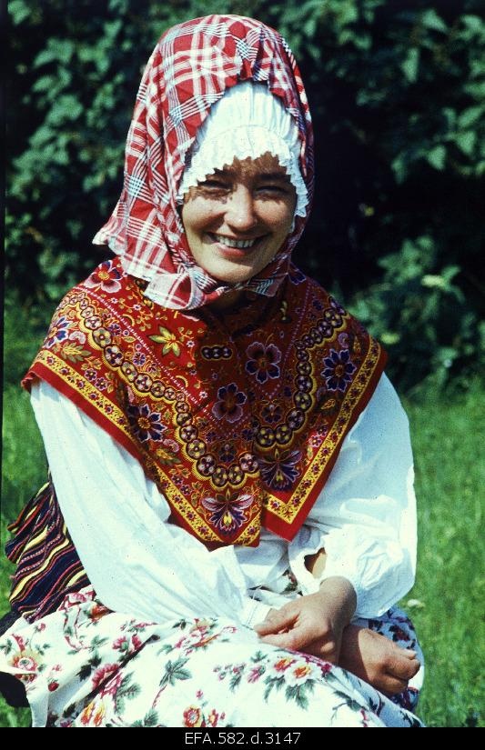 Ruhnu's wife's clothes.