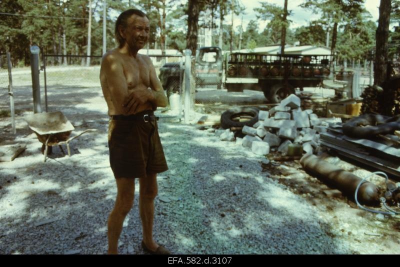 Kihnu artist Endel Tehvand.