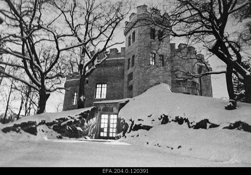External view of the Tallinn Polytechnic Institute of Artists House.