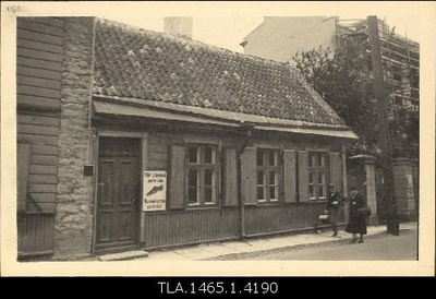 Small house of Roosikrants Street. Dismantled in 1935.  similar photo