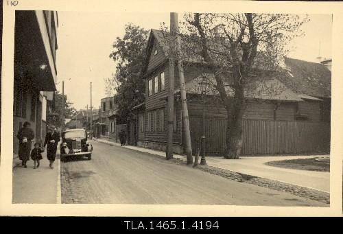 The house of the women's associations. Building of the Women's Association on the street of Väike Roosikrants. Dismantled in 1935.