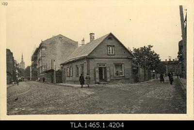 Big Roosikrantsi and Väike Pärnu mnt angle, dismantled in 1935.  duplicate photo
