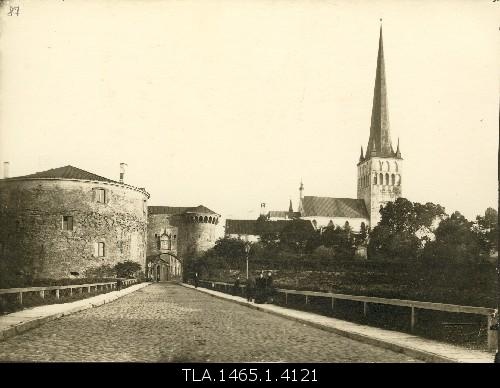 The Big Beach Gate with the Oleviste Church.